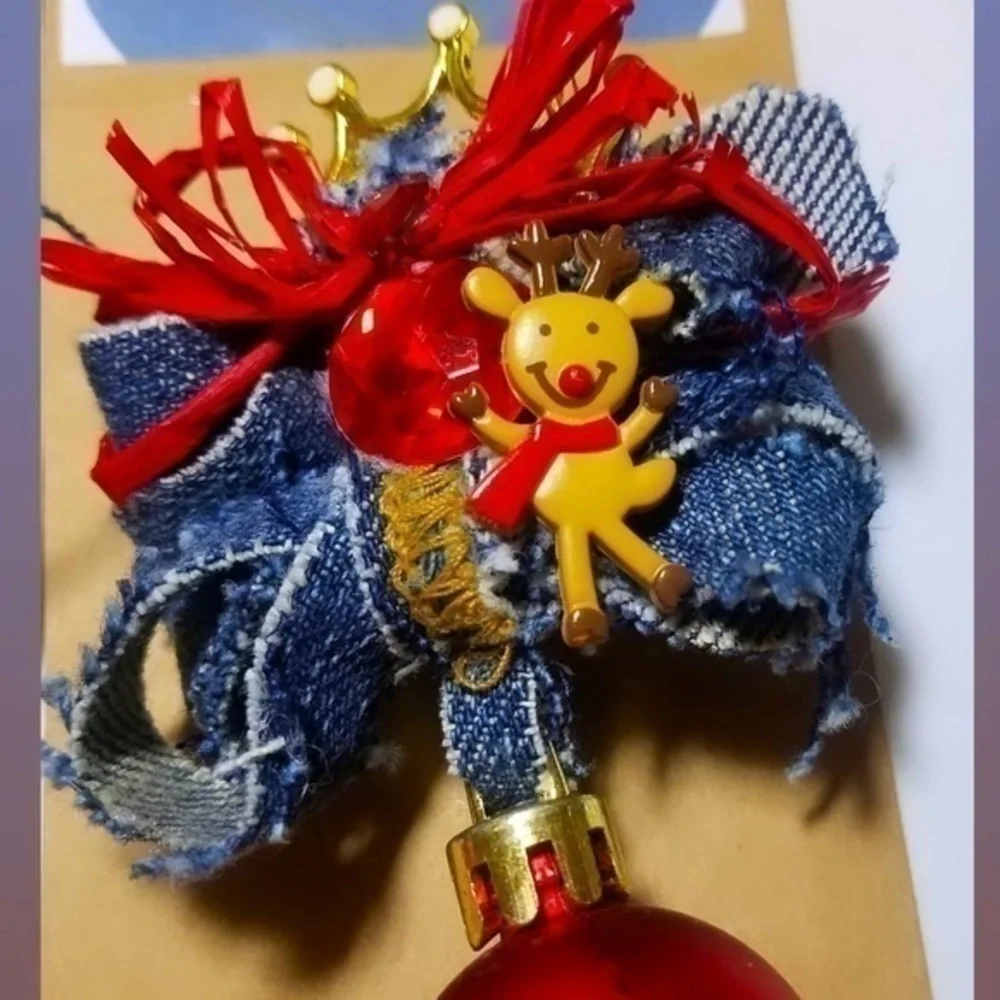 Tasty Raw Edge Denim Queen Reindeer Ornament Pin